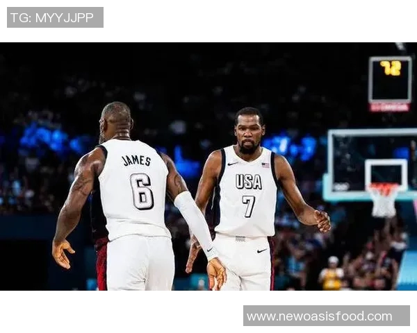 詹姆斯：篮球传奇背后的奋斗故事与荣耀时刻