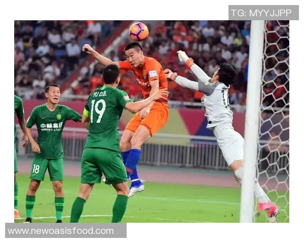 鲁能与国安激战正酣球球为胜利拼尽全力展现精彩表现